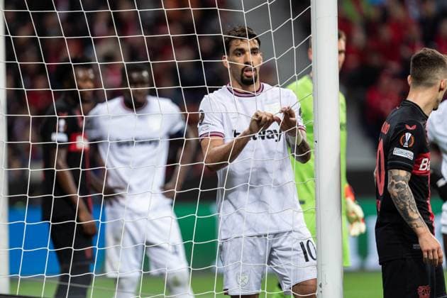 GER, UEFA Europa League, Viertelfinale Bayer Leverkusen vs West Ham United 11.04.2024, BayArena , Leverkusen, GER, UEFA Europa League, Viertelfinale Bayer Leverkusen vs West Ham United Im Bild: Lucas Paqueta Paqueta (West Ham United, 10) im Tornetz