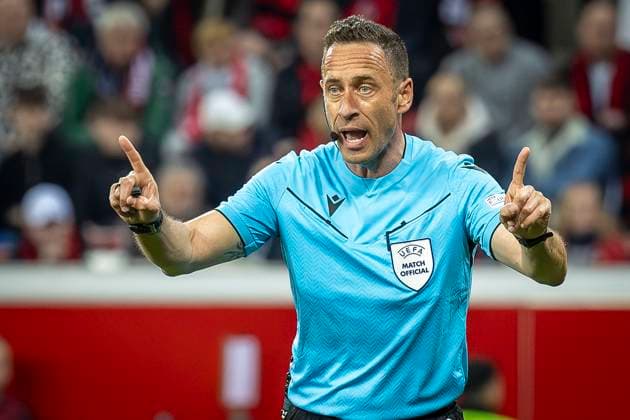 UEFA Europa League, Bayer 04 Leverkusen vs. West Ham United, 11.04.2024 Leverkusen, Germany - April 11: referee Artur Soares Dias (POR) during the UEFA Europa Leeague quarter finals between UEFA Europa League, Bayer 04 Leverkusen vs. West Ham United at BayArena on April 11, 2024 in Leverkusen, Germany. DFL REGULATIONS PROHIBIT ANY USE OF PHOTOGRAPHS AS IMAGE SEQUENCES AND OR QUASI-VIDEO. Copyright: xBEAUTIFULxSPORTS AxelxKohringx