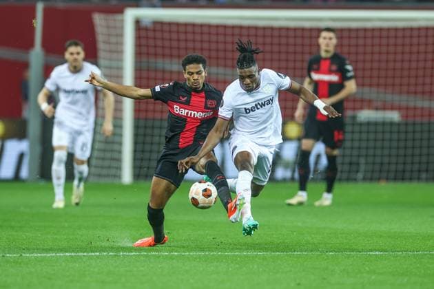 11.04.2024, Fussball, Europa League, Saison 2023 2024, Bayer Leverkusen - West Ham United, v. l. Amine Adli (Bayer Leverkusen), Michail Antonio (West Ham United) Leverkusen BayArena NRW Deutschland xRHR-FOTO TRx Copyright: RHR-FOTOx RHR-FOTO TR