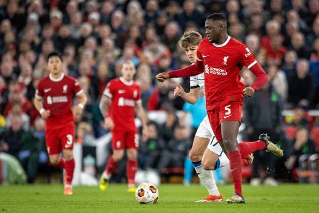 Liverpool v Atalanta Europa League 11 04 2024. Atalanta forward Charles De Ketelaere (17) battles with Liverpool defender Ibrahima KonatÃ (5) during the Europa League match between Liverpool and Atalanta at Anfield, Liverpool, England on 11 April 2024. Editorial use only , Copyright: xIanxStephenx PSI-19426-0025