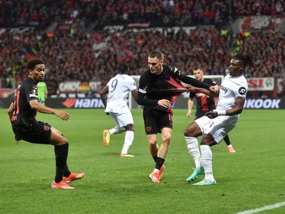 11.04.2024, Leverkusen, Germany, BayARENA, Bayer Leverkusen vs West Ham United - UEFA Europa League 2023 2024 - Quarter-finals First Leg, Florian Wirtz (Bayer 04 Leverkusen) und Mohammed Kudus (West Ham United) im Zweikampf (Foto Ralf Treese) Leverkusen BayARENA North Rhine-Westphalia Germany