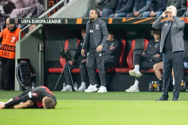 Fussball: UEFA Europa League, Saison 2023 2024, Viertelfinale, Hinspiel, Bayer 04 Leverkusen - West Ham United am 11.04.2024 in der BayArena in Leverkusen. David Moyed (West Ham United, Trainer) sucht den gefoulten Florian Wirtz (Bayer 04 Leverkusen, 10). Foto: Kirchner-Media TH Copyright: xKirchner-Media THx
