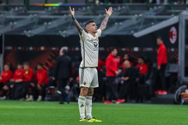 Fußball, EL, AC Mailand - AS Rom Football Europa League match - AC Milan vs AS Roma Gianluca Mancini of AS Roma celebrates after scoring a goal during UEFA Europa League 2023 24 Quarter Finals - 1st leg football match between AC Milan and AS Roma at San Siro Stadium, Milan, Italy on April 11, 2024 Milan Italy  Copyright: xIPAxSport ABACAx
