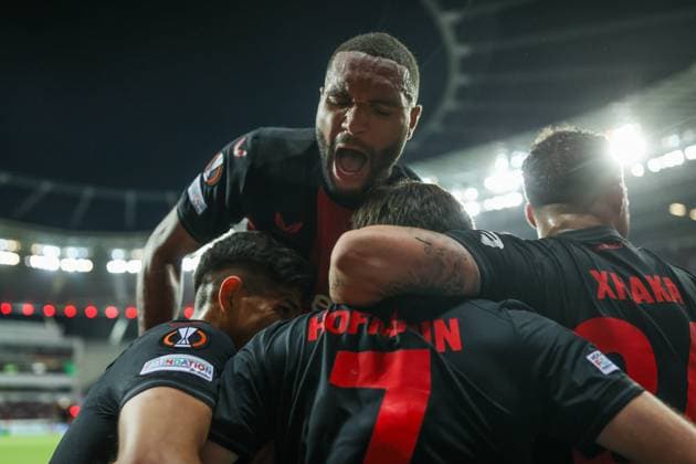 11.04.2024, Fussball, Europa League, Saison 2023 2024, Bayer Leverkusen - West Ham United, v. l. Jonathan Tah (Bayer Leverkusen), Jonas Hofmann (Bayer Leverkusen) jubeln. Leverkusen BayArena NRW Deutschland xRHR-FOTO TRx Copyright: RHR-FOTOx RHR-FOTO TR