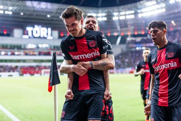 Leverkusen, Bayarena, 11.04.2024: Jonas Hofmann (Leverkusen) celebrates scoring the 1:0 goal with Granit Xhaka (Leverkusen) during the Europa League match Bayer 04 Leverkusen vs. West Ham United.