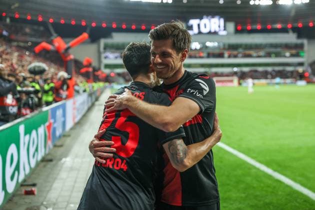 11.04.2024, Fussball, Europa League, Saison 2023 2024, Bayer Leverkusen - West Ham United, v. l. Exequiel Palacios (Bayer Leverkusen) jubelt mit Jonas Hofmann (Bayer Leverkusen). Leverkusen BayArena NRW Deutschland xRHR-FOTO TRx Copyright: RHR-FOTOx RHR-FOTO TR