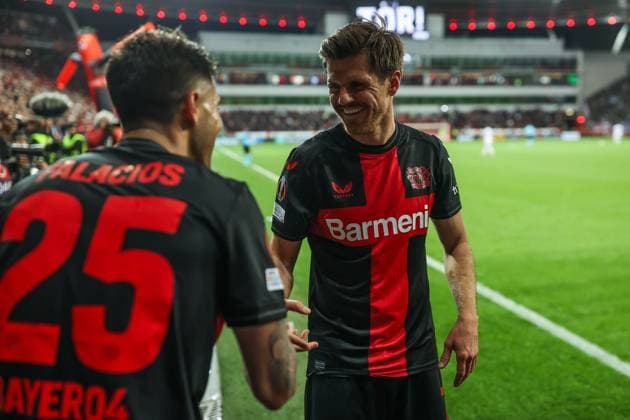 11.04.2024, Fussball, Europa League, Saison 2023 2024, Bayer Leverkusen - West Ham United, v. l. Exequiel Palacios (Bayer Leverkusen) jubelt mit Jonas Hofmann (Bayer Leverkusen) Leverkusen BayArena NRW Deutschland xRHR-FOTO TRx Copyright: RHR-FOTOx RHR-FOTO TR