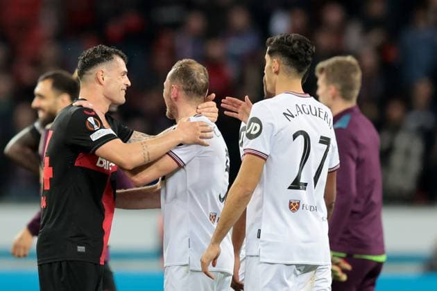 Die Spieler von Bayer 04 Leverkusen und von West Ham United nach dem Spiel der Europa League (Viertelfinale-Hinspiel) Bayer 04 Leverkusen - West Ham United. Copyright: Thomas Pakusch