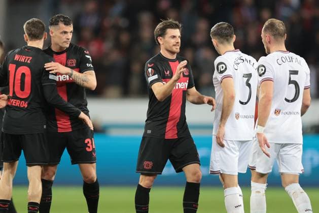 Die Spieler von Bayer 04 Leverkusen und von West Ham United nach dem Spiel der Europa League (Viertelfinale-Hinspiel) Bayer 04 Leverkusen - West Ham United. Copyright: Thomas Pakusch