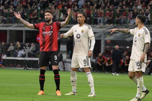 11th April 2024, Stadio San Siro, Milan, Italy; Europa League, Quarter- finals 1st leg; Milan versus Roma; Olivier Giroud of AC Milan covered by Chris Smalling of AS Roma  ActionPlus12628634 AllShotLive