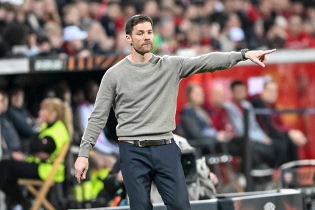 Xabi Alonso (Bayer Leverkusen) Gestik Geste gestikuliert 11.04.2024 Fussball Europa League, Bayer 04 Leverkusen vs West Ham United, BayArena, Leverkusen, NRW Germany
