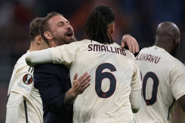 Milan, Italy, 11th April 2024. Daniele De Rossi Head coach of AS Roma celebrates the 1-0 victory with Chris Smalling of AS Roma following the final whistle of the UEFA Europa League match at Giuseppe Meazza, Milan. Picture credit should read: Jonathan Moscrop Sportimage EDITORIAL USE ONLY. No use with unauthorised audio, video, data, fixture lists, club league logos or live services. Online in-match use limited to 120 images, no video emulation. No use in betting, games or single club league player publications. SPI-3069-0061