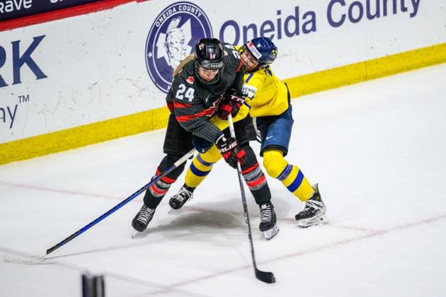 240411 Natalie Spooner of Canada and Mira Jungaker of Sweden during the 2024 IIHF Women s World Championship, WM, Weltmeisterschaft quarterfinal between Canada and Sweden on April 11, 2024 in Utica. Photo: Aron Broman BILDBYRAN COP 341 AM0047 ishockey Ice hockey, Eishockey vm dam 2024 iihf womens world championship dam vm ishockey vm kvartsfinal quarterfinal quarterfinals kanada sverige sweden women canada day 9 bbeng Copyright: ARONxBROMAN BB240411AM087
