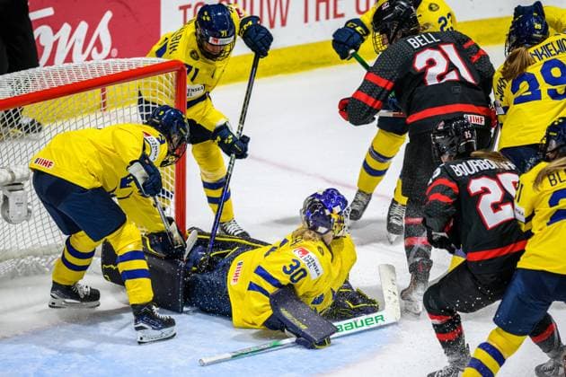 240411 Goaltender Emma Söderberg of Sweden during the 2024 IIHF Women s World Championship, WM, Weltmeisterschaft quarterfinal between Canada and Sweden on April 11, 2024 in Utica. Photo: Aron Broman BILDBYRAN COP 341 AM0047 ishockey Ice hockey, Eishockey vm dam 2024 iihf womens world championship dam vm ishockey vm kvartsfinal quarterfinal quarterfinals kanada sverige sweden women canada day 9 bbeng Copyright: ARONxBROMAN BB240411AM090