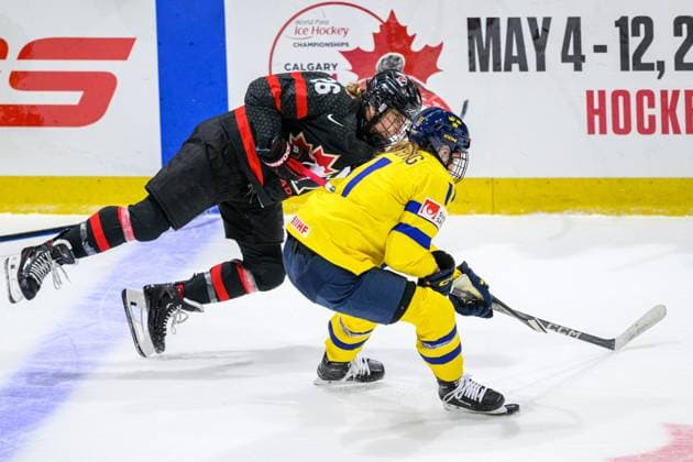 240411 Emily Clark of Canada and Josefin Bouveng of Sweden during the 2024 IIHF Women s World Championship, WM, Weltmeisterschaft quarterfinal between Canada and Sweden on April 11, 2024 in Utica. Photo: Aron Broman BILDBYRAN COP 341 AM0047 ishockey Ice hockey, Eishockey vm dam 2024 iihf womens world championship dam vm ishockey vm kvartsfinal quarterfinal quarterfinals kanada sverige sweden women canada day 9 bbeng Copyright: ARONxBROMAN BB240411AM105