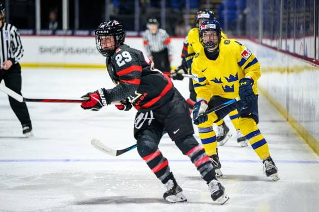 240411 Marie-Philip Poulin of Canada and LinnÃ a Andersson of Sweden during the 2024 IIHF Women s World Championship, WM, Weltmeisterschaft quarterfinal between Canada and Sweden on April 11, 2024 in Utica. Photo: Aron Broman BILDBYRAN COP 341 AM0047 ishockey Ice hockey, Eishockey vm dam 2024 iihf womens world championship dam vm ishockey vm kvartsfinal quarterfinal quarterfinals kanada sverige sweden women canada day 9 bbeng Copyright: ARONxBROMAN BB240411AM117