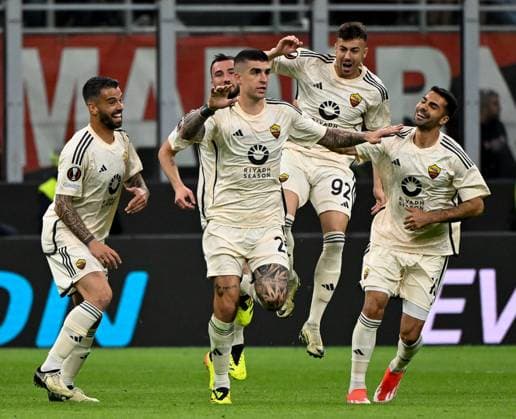 (240412) -- MILAN, April 12, 2024 -- Roma s Gianluca Mancini (C) celebrates his goal with teammates during the UEFA Europa League quarterfinal 1st leg match between AC Milan and Roma in Milan, Italy, April 11, 2024. (Photo by Xinhua) (SP)ITALY-MILAN-FOOTBALL-UEFA EUROPA LEAGUE-QUARTERFINAL-AC MILAN VS ROMA AlbertoxLingria 