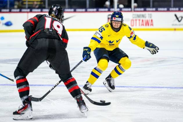 240411 Paula Bergström of Sweden during the 2024 IIHF Women s World Championship, WM, Weltmeisterschaft quarterfinal between Canada and Sweden on April 11, 2024 in Utica. Photo: Aron Broman BILDBYRAN COP 341 AM0047 ishockey Ice hockey, Eishockey vm dam 2024 iihf womens world championship dam vm ishockey vm kvartsfinal quarterfinal quarterfinals kanada sverige sweden women canada day 9 bbeng Copyright: ARONxBROMAN BB240411AM150