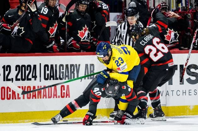 240411 Blayre Turnbull of Canada, Thea Johansson of Sweden and Emily Clark of Canada during the 2024 IIHF Women s World Championship, WM, Weltmeisterschaft quarterfinal between Canada and Sweden on April 11, 2024 in Utica. Photo: Aron Broman BILDBYRAN COP 341 AM0047 ishockey Ice hockey, Eishockey vm dam 2024 iihf womens world championship dam vm ishockey vm kvartsfinal quarterfinal quarterfinals kanada sverige sweden women canada day 9 bbeng Copyright: ARONxBROMAN BB240411AM174