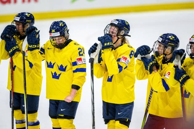 240411 Hilda Svensson of Sweden looks dejected after the 2024 IIHF Women s World Championship, WM, Weltmeisterschaft quarterfinal between Canada and Sweden on April 11, 2024 in Utica. Photo: Aron Broman BILDBYRAN COP 341 AM0047 ishockey Ice hockey, Eishockey vm dam 2024 iihf womens world championship dam vm ishockey vm kvartsfinal quarterfinal quarterfinals kanada sverige sweden women canada day 9 bbeng depp Copyright: ARONxBROMAN BB240411AM177