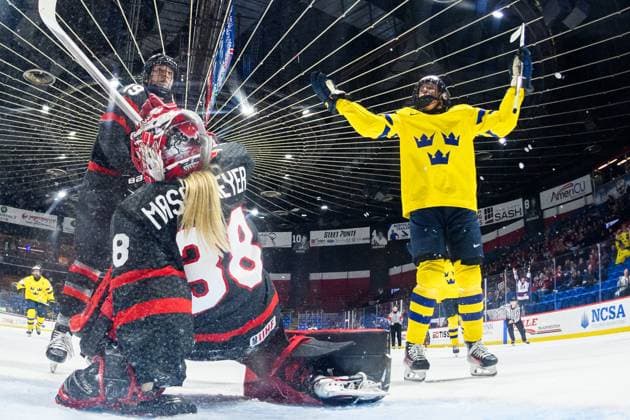 240411 Hanna Olsson of Sweden reacts during the 2024 IIHF Women s World Championship, WM, Weltmeisterschaft quarterfinal between Canada and Sweden on April 11, 2024 in Utica. Photo: Aron Broman BILDBYRAN COP 341 AM0047 ishockey Ice hockey, Eishockey vm dam 2024 iihf womens world championship dam vm ishockey vm kvartsfinal quarterfinal quarterfinals kanada sverige sweden women canada day 9 bbeng depp Copyright: ARONxBROMAN BB240411AM180