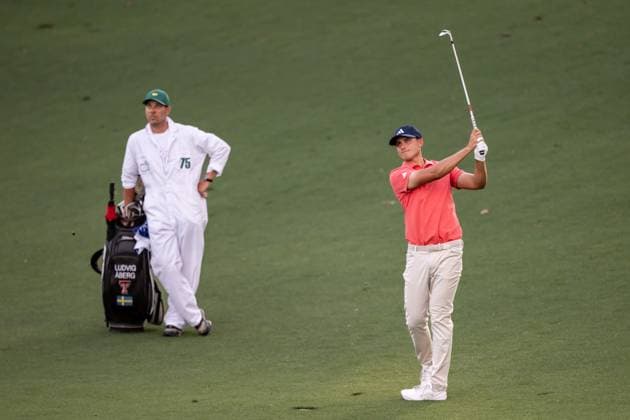 240411 Ludvig Aberg of Sweden with his caddie Joe Skovron during the first round of the 2024 Masters Golf Tournament on April 11, 2024 in Augusta. Photo: Petter Arvidson BILDBYRAN kod PA PA0792 bbeng golf masters the masters Augusta us masters Copyright: PETTERxARVIDSON BB240411PA167