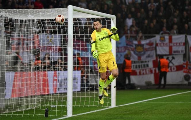 Torwart Lukasz Fabianski (West Ham United) 11.04.2024, Fussball Europa League, Saison 2023 2024, Viertelfinale Hinspiel, Bayer 04 Leverkusen - West Ham United 2:0 Leverkusen BayArena Nordrhein Westfalen Deutschland