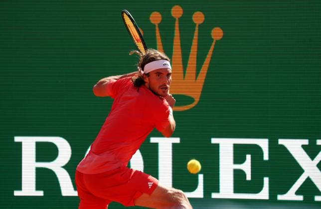 ROLEX MC MASTERS TSITSIPAS-KHACHANOV PHOTOPQR NICE MATIN Jean François Ottonello ; Roquebrune-Cap-Martin ; 12 04 2024 ; Rolex Monte-Carlo Masters - quart de finale - Stefanos Tsitsipas (GRE en rouge) vs Karen Khachanov (RUS en blanc-vert)