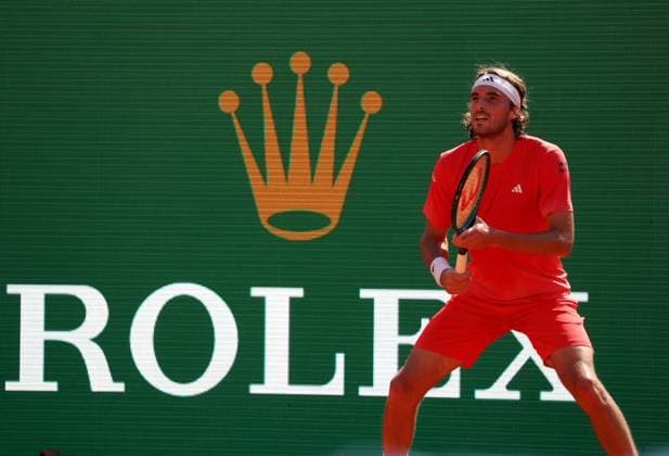 ROLEX MC MASTERS TSITSIPAS-KHACHANOV PHOTOPQR NICE MATIN Jean François Ottonello ; Roquebrune-Cap-Martin ; 12 04 2024 ; Rolex Monte-Carlo Masters - quart de finale - Stefanos Tsitsipas (GRE en rouge) vs Karen Khachanov (RUS en blanc-vert)