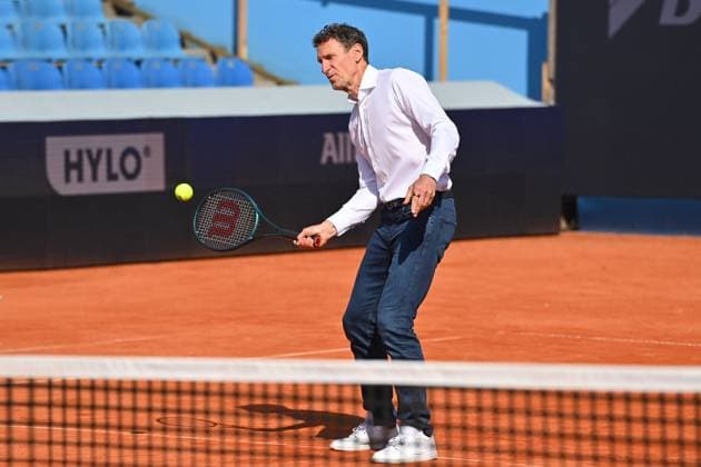 Patrik Kuehnen, Turnierdirektor BMW Open , spielt Tennis auf dem Center Court.Aktion. Tennis BMW Open 2024 vom 13.04.-21.04. 2024