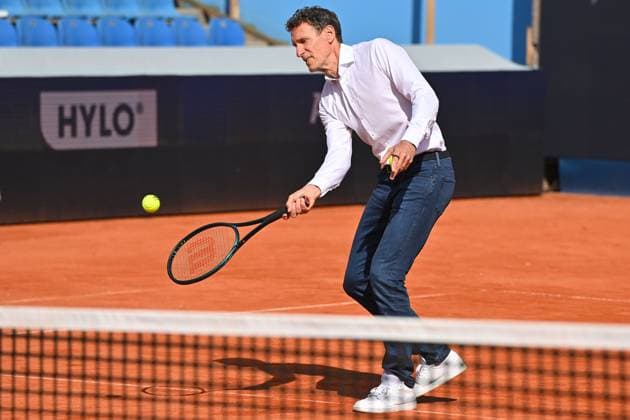 Patrik Kuehnen, Turnierdirektor BMW Open , spielt Tennis auf dem Center Court.Aktion. Tennis BMW Open 2024 vom 13.04.-21.04. 2024