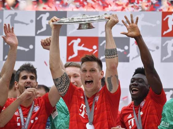 Niklas Süle FC Bayern München, Jubel mit Meisterschale, Trophäe, Meisterfeier 2019, FC Bayern München ist zum 29. Mal Deutscher Meister der Bundesliga, Allianz-Arena, München, Bayern, Deutschland, Europa *** Niklas Süle FC Bayern Munich, Jubel mit Meisterschale, Trophäe, Meisterfeier 2019, FC Bayern Munich is for the 29th time German Champion of the Bundesliga, Allianz Arena, Munich, Bayern, Germany, Europe Copyright: imageBROKER MichaelxWeber iblimw04904143.jpg Bitte beachten Sie die gesetzlichen Bestimmungen des deutschen Urheberrechtes hinsichtlich der Namensnennung des Fotografen im direkten Umfeld der Veröffentlichung! Niklas Süle FC Bayern München Jubel mit Meisterschale Trophäe Meisterfeier 2019 FC Bayern Münche *** Niklas Süle FC Bayern Munich, cheering with championship trophy, trophy, championship celebration 2019, FC Bayern Munich is German Champion of the Bundesliga for the 29th time, Allianz Arena, Munich, Bayern, Germany, Europe Niklas Süle FC Bayern Munich, cheering with championship trophy, trophy, championship celebration 2019, FC Bayern Munich is German Champion of the Bundesliga for the 29th time, Allianz Arena, Munich, Bayern, Germany, Europe Copyright imageBROKER MichaelxWeber iblimw04904143 jpg Please observe the legal provisions of German copyright law regarding the naming of the photographer in the direct vicinity of the publication Niklas Süle FC Bayern Munich Cheering with championship trophy Championship celebration 2019 FC Bayern Münche imago 91756221