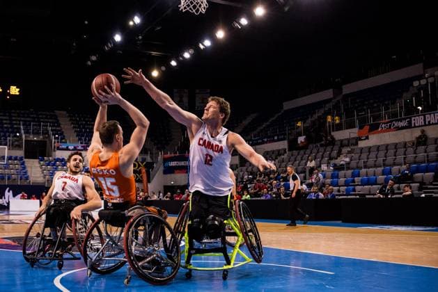 2024 IWBF Men’s Repechage: Kanda - Niederlande; 12.04.2024 Quinten Zantinge (Niederlande, 15) am Ball, Patrick Anderson (Kanada, 12) 2024 IWBF Men’s Repechage: Kanda - Niederlande, Azur Arena, Antibes Copyright: xBEAUTIFULxSPORTS Wunderlx