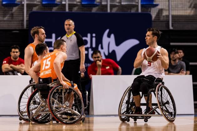 2024 IWBF Men’s Repechage: Kanda - Niederlande; 12.04.2024 Patrick de Boer (Niederlande, 7), Quinten Zantinge (Niederlande, 15), Colin Higgins (Kanada, 9) am Ball 2024 IWBF Men’s Repechage: Kanda - Niederlande, Azur Arena, Antibes Copyright: xBEAUTIFULxSPORTS Wunderlx
