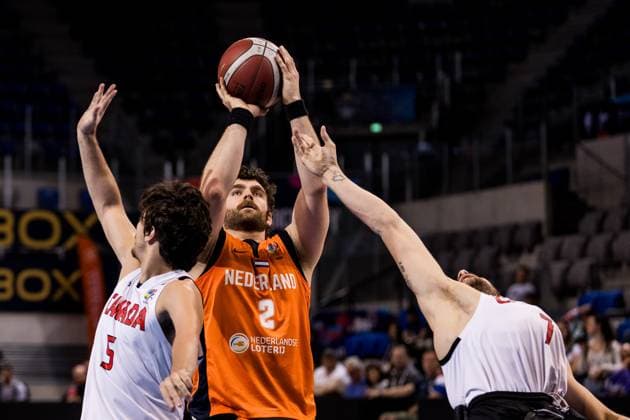 2024 IWBF Men’s Repechage: Kanda - Niederlande; 12.04.2024 Garrett Ostepchuk (Kanada, 5), Mendel Op Den Orth (Niederlande, 2) am Ball, Vincent Dallaire (Kanada, 7) 2024 IWBF Men’s Repechage: Kanda - Niederlande, Azur Arena, Antibes Copyright: xBEAUTIFULxSPORTS Wunderlx