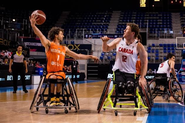 2024 IWBF Men’s Repechage: Kanda - Niederlande; 12.04.2024 Robin Poggenwisch (Niederlande, 1) am Ball, Patrick Anderson (Kanada, 12) 2024 IWBF Men’s Repechage: Kanda - Niederlande, Azur Arena, Antibes Copyright: xBEAUTIFULxSPORTS Wunderlx