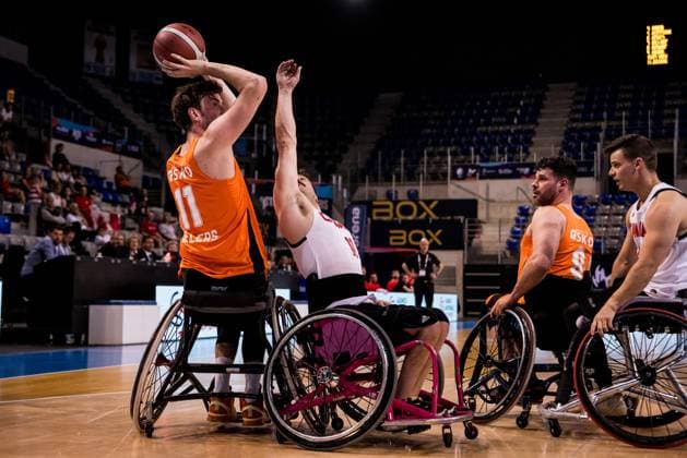 2024 IWBF Men’s Repechage: Kanda - Niederlande; 12.04.2024 Mattijs Bellers (Niederlande, 11) am Ball, Chad Jassman (Kanada, 11) 2024 IWBF Men’s Repechage: Kanda - Niederlande, Azur Arena, Antibes Copyright: xBEAUTIFULxSPORTS Wunderlx