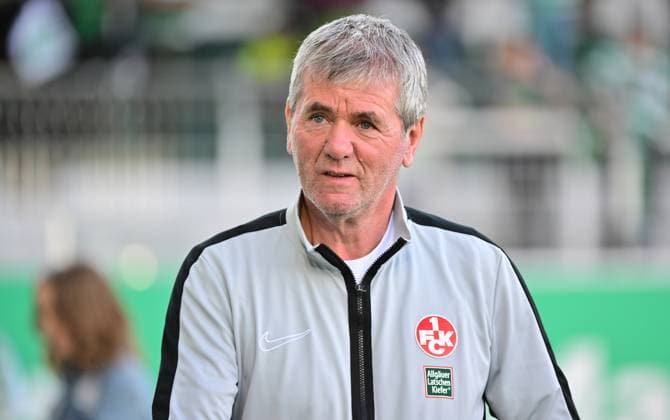 12.04.2024 - Fussball - Saison 2023 2024 - 2. Fussball - Bundesliga - 29. Spieltag: SpVgg Greuther Fürth ( Kleeblatt ) - 1. FC Kaiserslautern Lautern FCK ( Rote Teufel ) - Sportfoto Zink MeZi - xmexzix - DFL regulations prohibit any use of photographs as image sequences and or quasi-video - only for editorial use - Friedhelm Funkel (Trainer 1. FC Kaiserslautern FCK )
