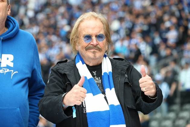 Sport Bilder des Tages 12.04.2024, xtgx, Fussball 2. Bundesliga, Hertha BSC - Hansa Rostock emspor, v.l. Frank Zander Portrait, Portraet, Einzelbild (DFL DFB REGULATIONS PROHIBIT ANY USE OF PHOTOGRAPHS as IMAGE SEQUENCES and or QUASI-VIDEO) Berlin