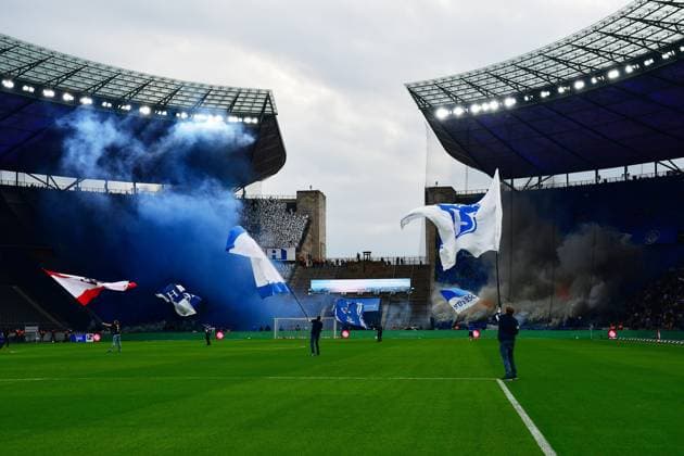 Pyrotechnik, Fans FC Hansa Rostock, GER, Hertha BSC vs. FC Hansa Rostock, Fussball Herren, 2. Bundesliga, Saison 2023 2024, 29. Spieltag, 12.04.2024. (DFL REGULATIONS PROHIBIT ANY USE OF PHOTOGRAPHS AS IMAGE SEQUENCES AND OR QUASI - VIDEO). GER, Hertha BSC vs. FC Hansa Rostock, Fussball Herren, 2. Bundesliga, Saison 2023 2024, 29. Spieltag, 12.04.2024. Berlin
