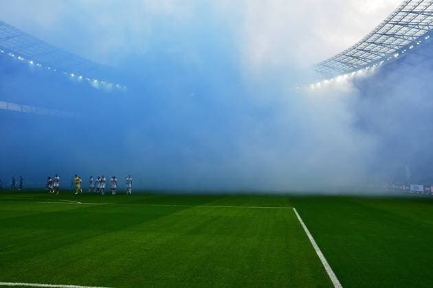 Pyrotechnik, Fans FC Hansa Rostock, GER, Hertha BSC vs. FC Hansa Rostock, Fussball Herren, 2. Bundesliga, Saison 2023 2024, 29. Spieltag, 12.04.2024. (DFL REGULATIONS PROHIBIT ANY USE OF PHOTOGRAPHS AS IMAGE SEQUENCES AND OR QUASI - VIDEO). GER, Hertha BSC vs. FC Hansa Rostock, Fussball Herren, 2. Bundesliga, Saison 2023 2024, 29. Spieltag, 12.04.2024. Berlin