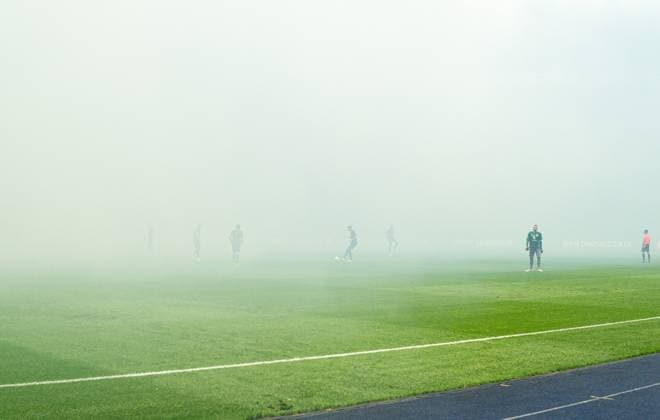 Fussball, Herren, Saison 2023 2024, 2. Bundesliga (29. Spieltag), Hertha BSC - F.C. Hansa Rostock, Fans von Hansa zünden Pyrotechnik, 12.04. 2024,