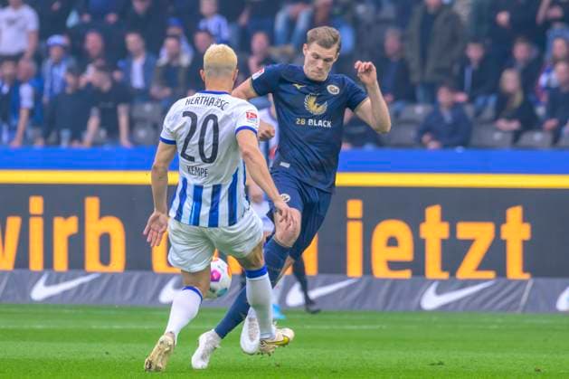 v.l. Marc Oliver Kempf (Hertha BSC, 20), Svante Ingelsson (FC Hansa Rostock, 14), Zweikampf, Action, Kampf, Hertha BSC - FC Hansa Rostock, 2. Bundesliga, Fussball, DFB, Spielzeit 2023 2024, 29. Spieltag, Olympia - Stadion Berlin, DFB DFL REGULATIONS PROHIBIT ANY USE OF PHOTOGRAPHS AS IMAGE SEQUENCES AND OR QUASI-VIDEO, 12.04. 2024,