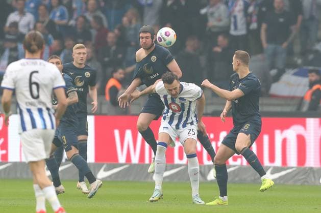 12.04.2024, xtgx, Fussball 2. Bundesliga, Hertha BSC - Hansa Rostock emspor, v.l. Damian Rossbach (Roßbach, Rostock, 4)), Haris Tabakovic (Hertha, 25) Zweikampf, Duell, Kampf, tackle (DFL DFB REGULATIONS PROHIBIT ANY USE OF PHOTOGRAPHS as IMAGE SEQUENCES and or QUASI-VIDEO) Berlin