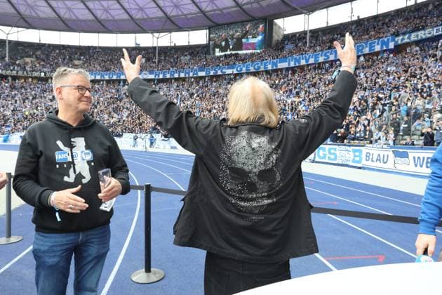 DEU, DFL, 2. FBL, Hertha BSC vs. Hansa Rostock, 12.04.2024, Berliner Olympiastadion, Berlin, DEU, DFL, 2. FBL, Hertha BSC vs. Hansa Rostock, im Bild Frank Zander, DFL - regulations prohibit any use of Photographs as image sequences and or quasi-video Foto: Juergen Engler nordphoto GmbH