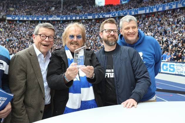 DEU, DFL, 2. FBL, Hertha BSC vs. Hansa Rostock, 12.04.2024, Berliner Olympiastadion, Berlin, DEU, DFL, 2. FBL, Hertha BSC vs. Hansa Rostock, im Bild Frank Zander, Schipperst, Fabian Drescher (Hertha BSC,Vize-Praesident) DFL - regulations prohibit any use of Photographs as image sequences and or quasi-video Foto: Juergen Engler nordphoto GmbH