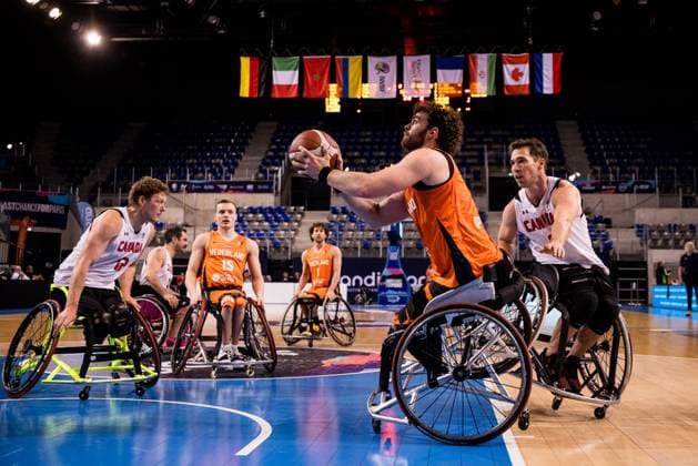 2024 IWBF Men’s Repechage: Kanda - Niederlande; 12.04.2024 Mendel Op Den Orth (Niederlande, 2) im Wurf, Colin Higgins (Kanada, 9) 2024 IWBF Men’s Repechage: Kanda - Niederlande, Azur Arena, Antibes Copyright: xBEAUTIFULxSPORTS Wunderlx