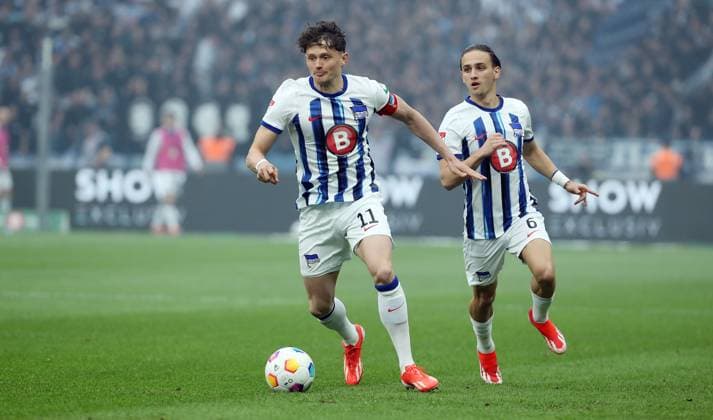 Fabian Reese, Michal Karbownik Einzelbild Freisteller Aktion Fußball Fussball DFL 2.Bundesliga Herren 29.Spieltag Saison 2023 2024 12.04.2024 Hertha BSC Berlin vs. FC Hansa Rostock DFL regulations prohibit any use of photographs as image sequences and or quasi-video