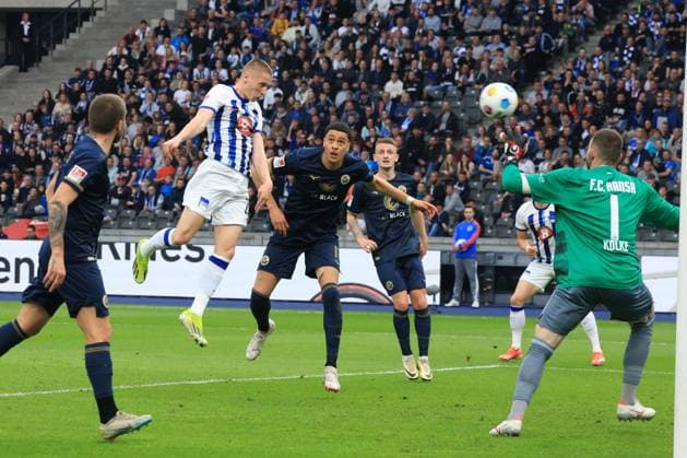 DEU, DFL, 2. FBL, Hertha BSC vs. Hansa Rostock, 12.04.2024, Berliner Olympiastadion, Berlin, DEU, DFL, 2. FBL, Hertha BSC vs. Hansa Rostock, im Bild 1:0 durch Palko Dardai (Hertha BSC Berlin 27), Markus Kolke (Hansa Rostock 1) DFL - regulations prohibit any use of Photographs as image sequences and or quasi-video Foto: Juergen Engler nordphoto GmbH