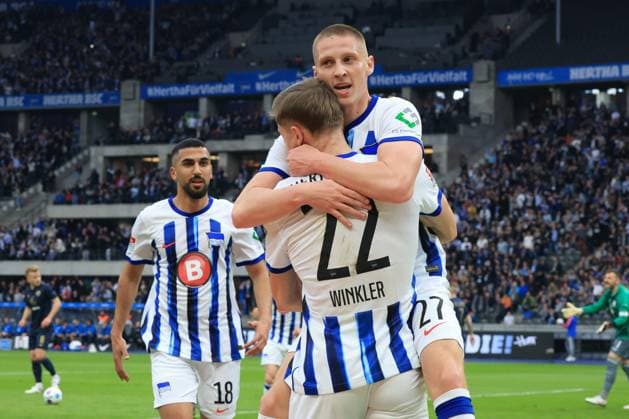 DEU, DFL, 2. FBL, Hertha BSC vs. Hansa Rostock, 12.04.2024, Berliner Olympiastadion, Berlin, DEU, DFL, 2. FBL, Hertha BSC vs. Hansa Rostock, im Bild 1:0 durch Palko Dardai (Hertha BSC Berlin 27), Marten Winkler (Hertha BSC Berlin 22), Aymen Barkok (Hertha BSC Berlin 18) DFL - regulations prohibit any use of Photographs as image sequences and or quasi-video Foto: Juergen Engler nordphoto GmbH